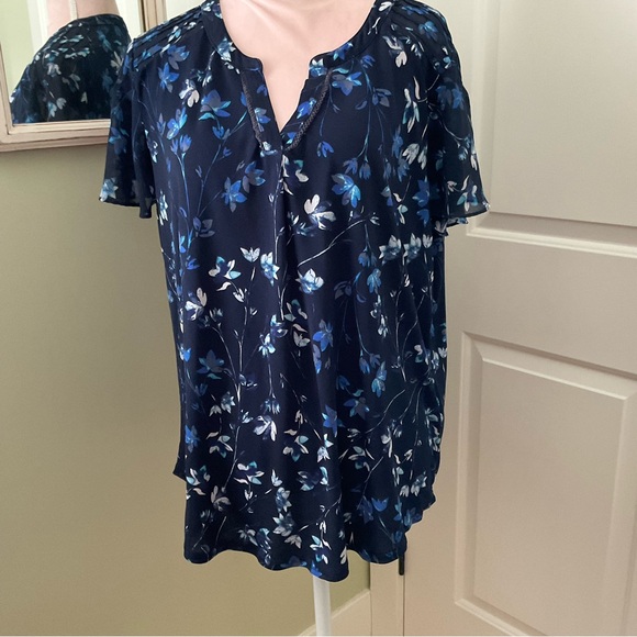 ROZ & ALI, Floral Navy Blue blouse, SIZE: L - Picture 1 of 12